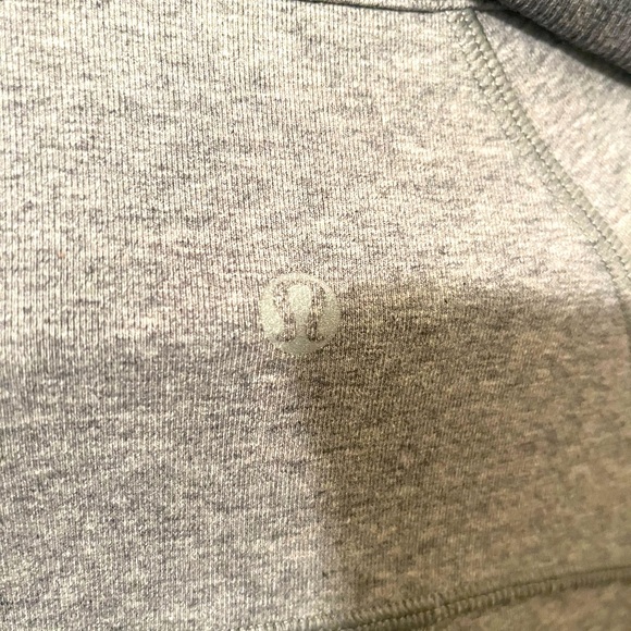 Lululemon jacket, with snap buttons - Picture 9 of 9